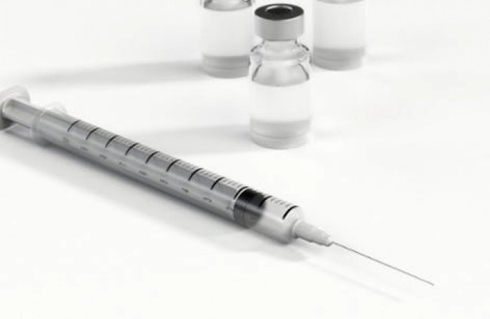 Dostęp do szczepień przeciwko COVID-19 ma być łatwiejszy. Ruszy też loteria dla zaszczepionych.